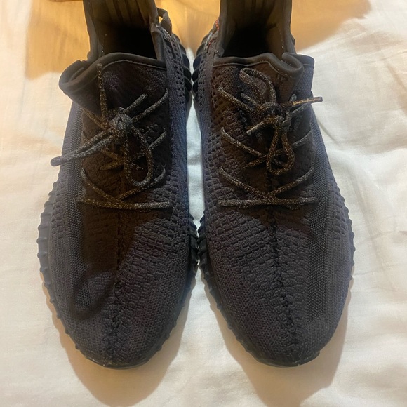 Yeezy 350 Boost black non-reflective - Picture 2 of 5